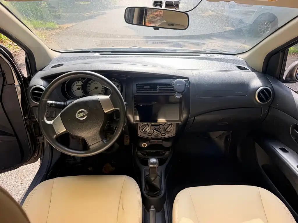 Nissan Livina — миниатюра 7