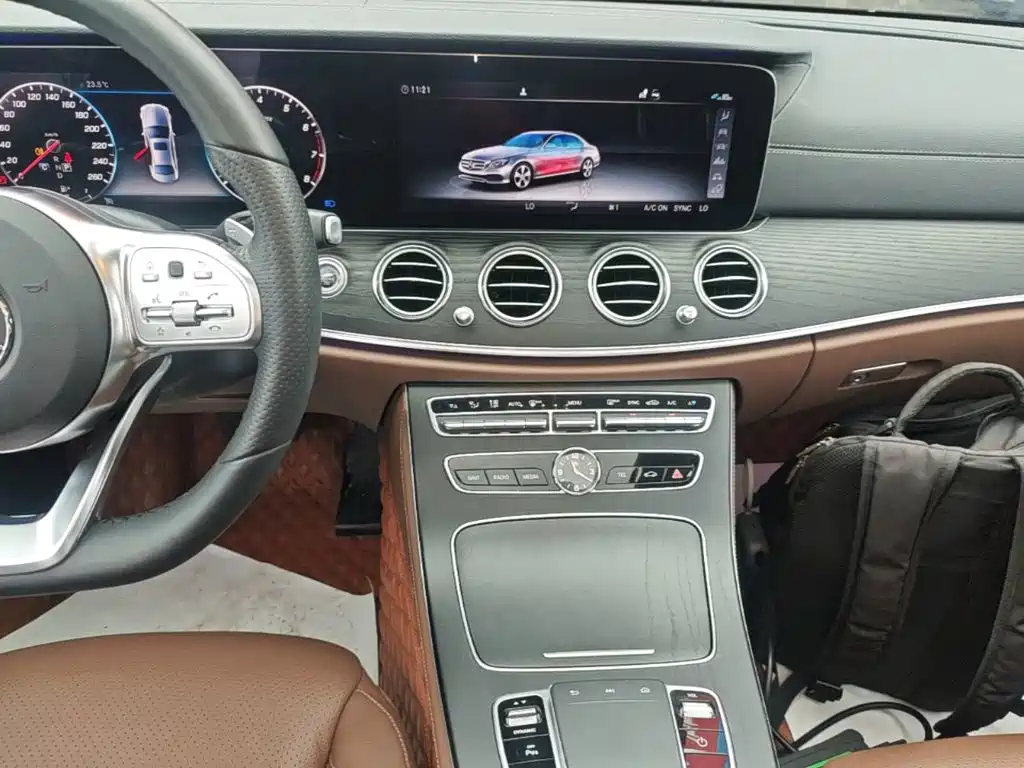 Mercedes-Benz E-Class — миниатюра 13