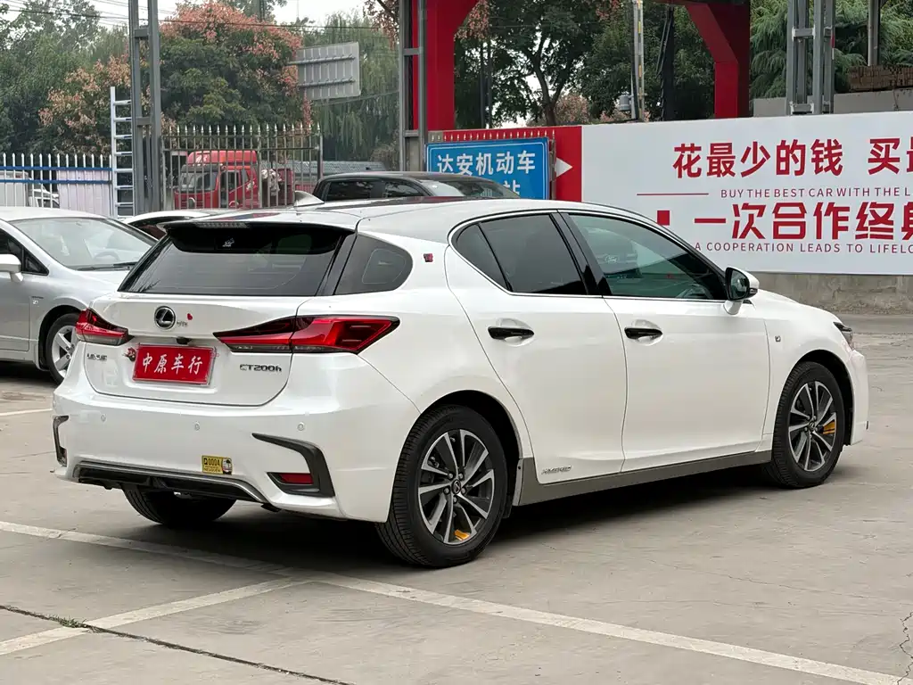 Lexus CT — миниатюра 17