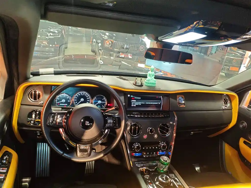 Rolls-Royce Cullinan 2018 мест