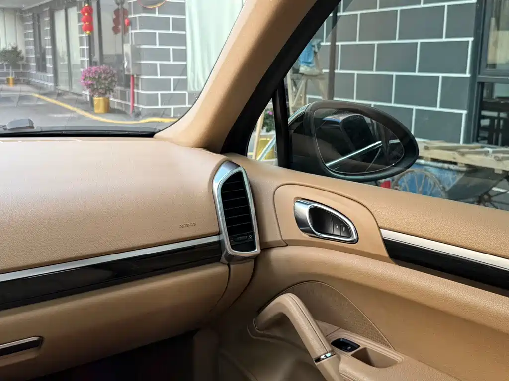 Porsche Cayenne — миниатюра 21