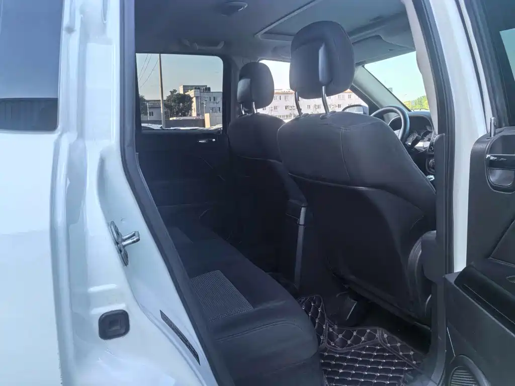 Jeep Compass (Import) — миниатюра 10