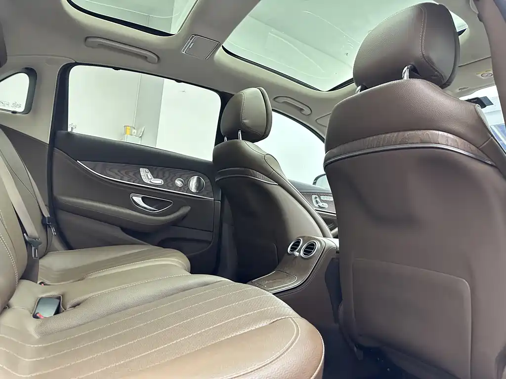 Mercedes-Benz E-Class — миниатюра 15
