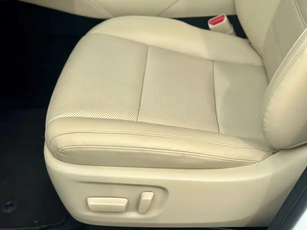 Toyota Alphard — миниатюра 5