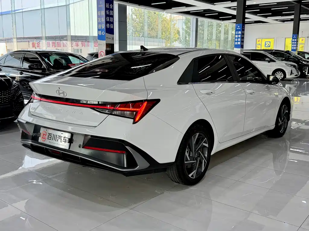 Hyundai Elantra — миниатюра 11