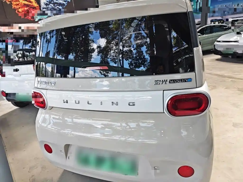 Wuling MINIEV — миниатюра 6
