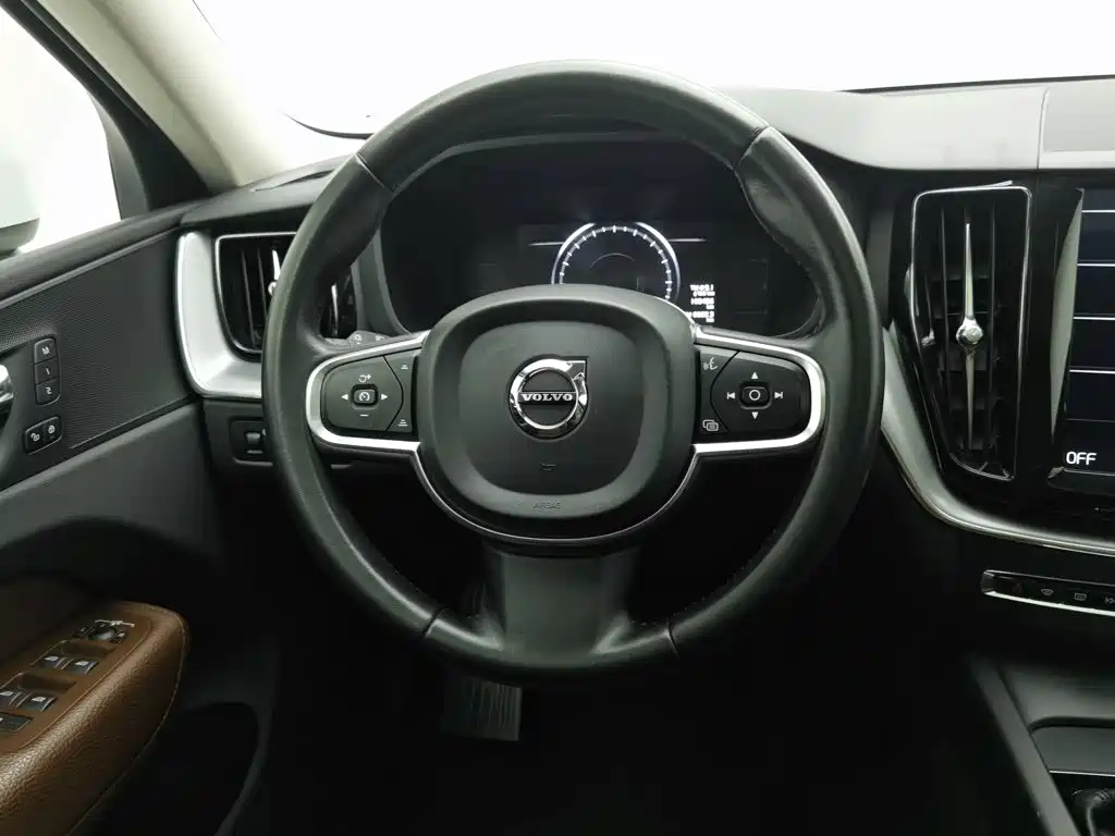 Volvo XC60 — миниатюра 11