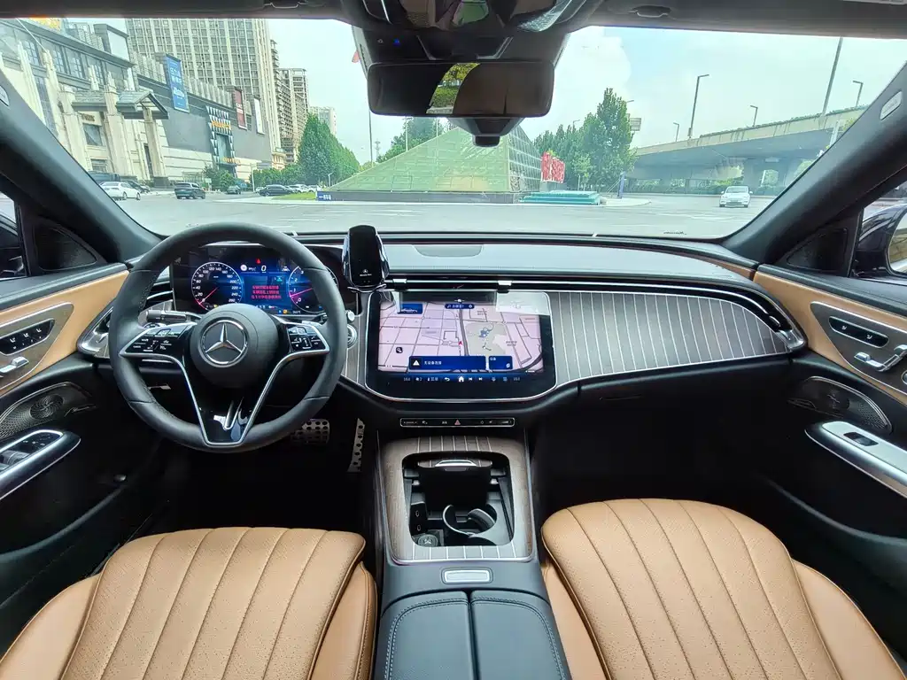 Mercedes-Benz E-Class — миниатюра 17