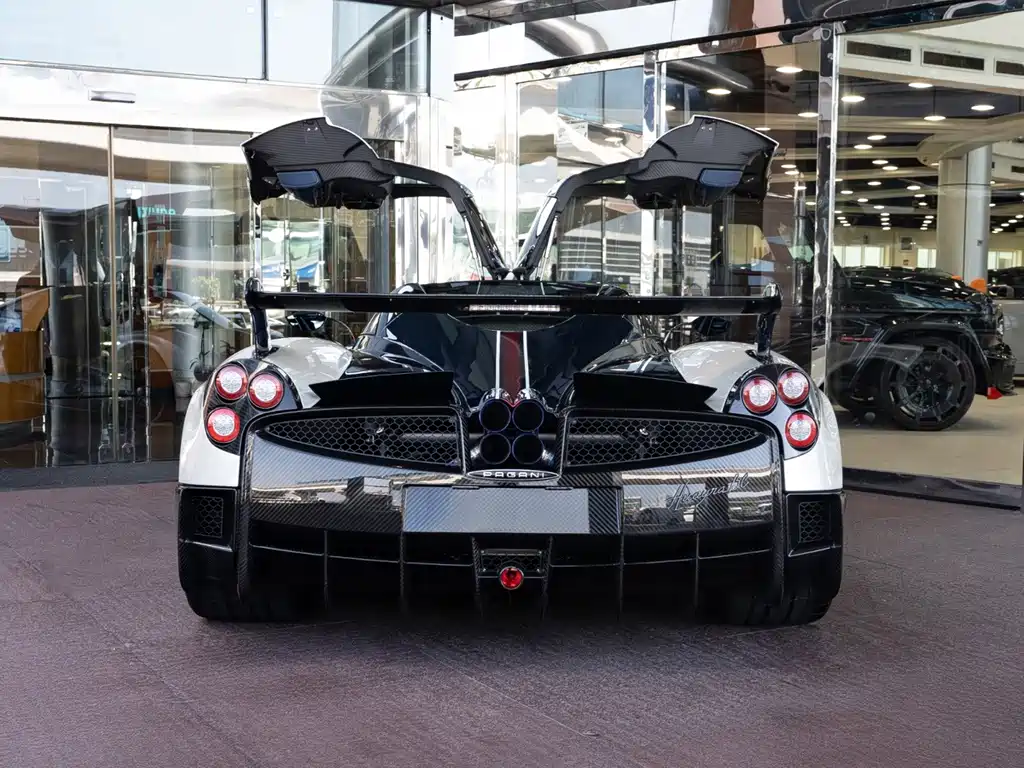 Pagani Huayra — миниатюра 6