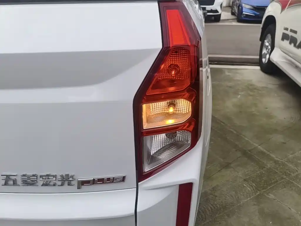 Wuling Hongguang PLUS — миниатюра 8