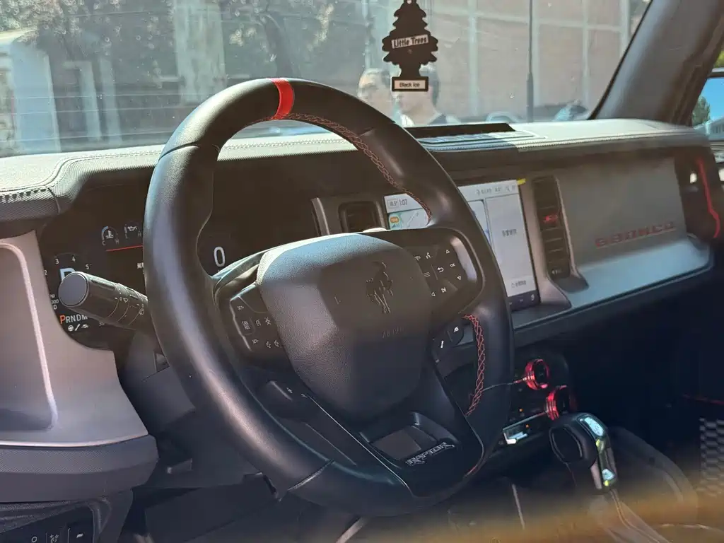 Ford Bronco (Import) — миниатюра 5