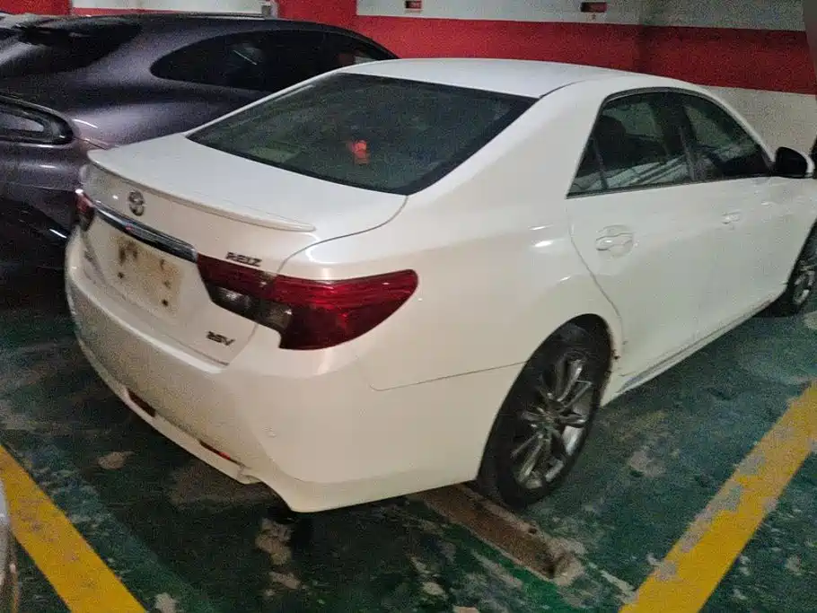 Toyota Reiz — миниатюра 3