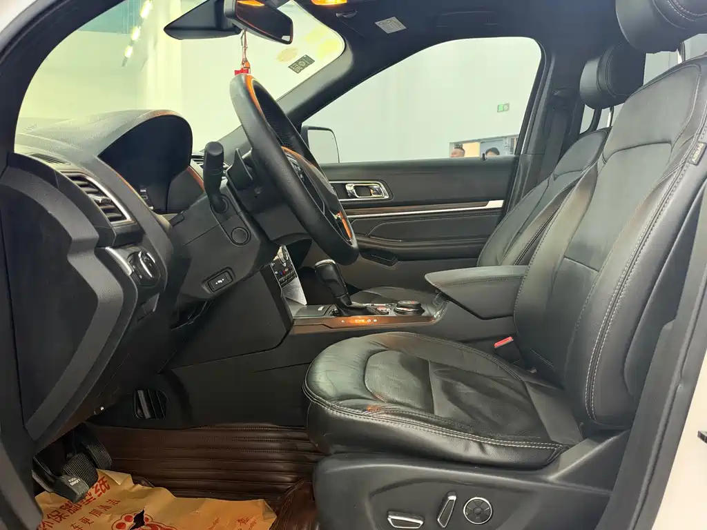 Ford Explorer (Import) — миниатюра 10