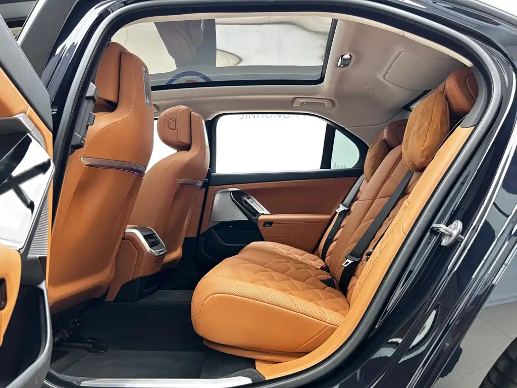 BMW 7 Series — миниатюра 14