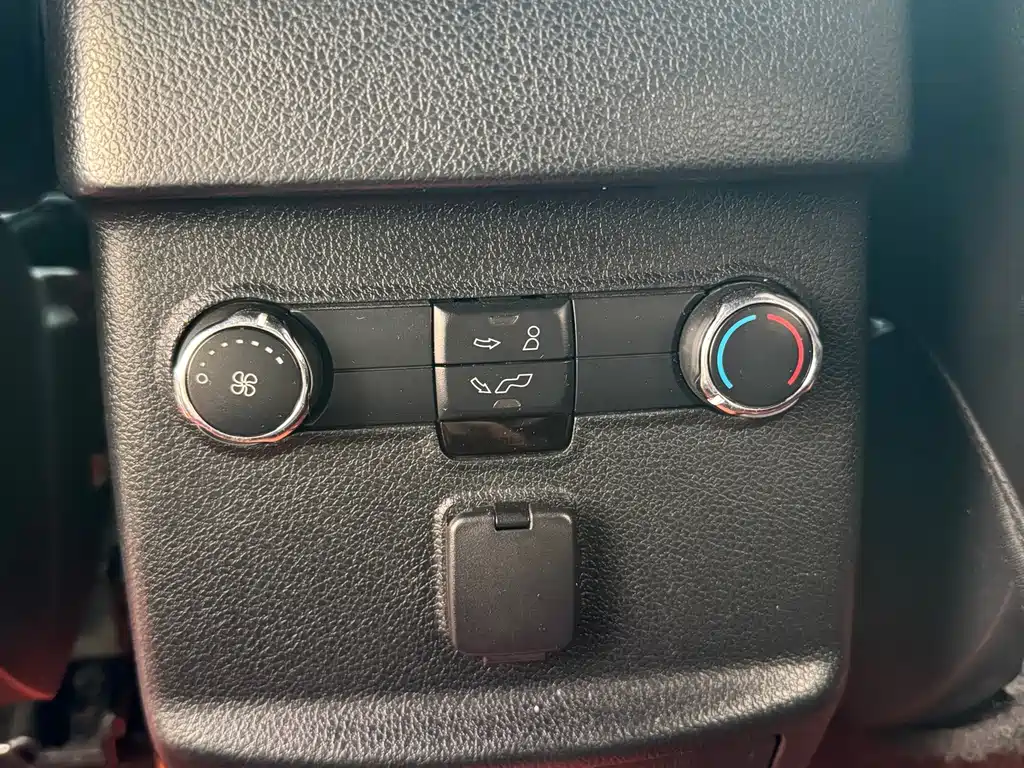 Ford Explorer (Import) — миниатюра 18