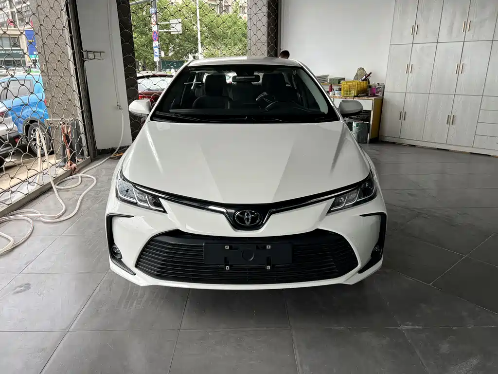 Toyota Corolla - фото 2