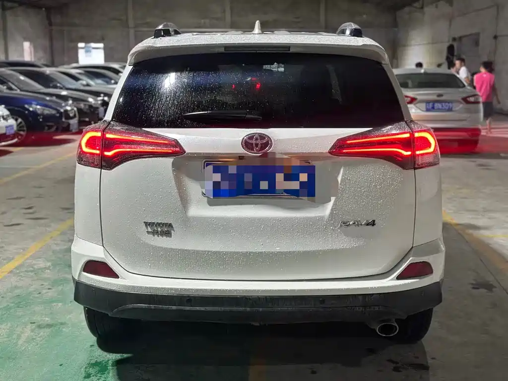 Toyota RAV4 — миниатюра 4