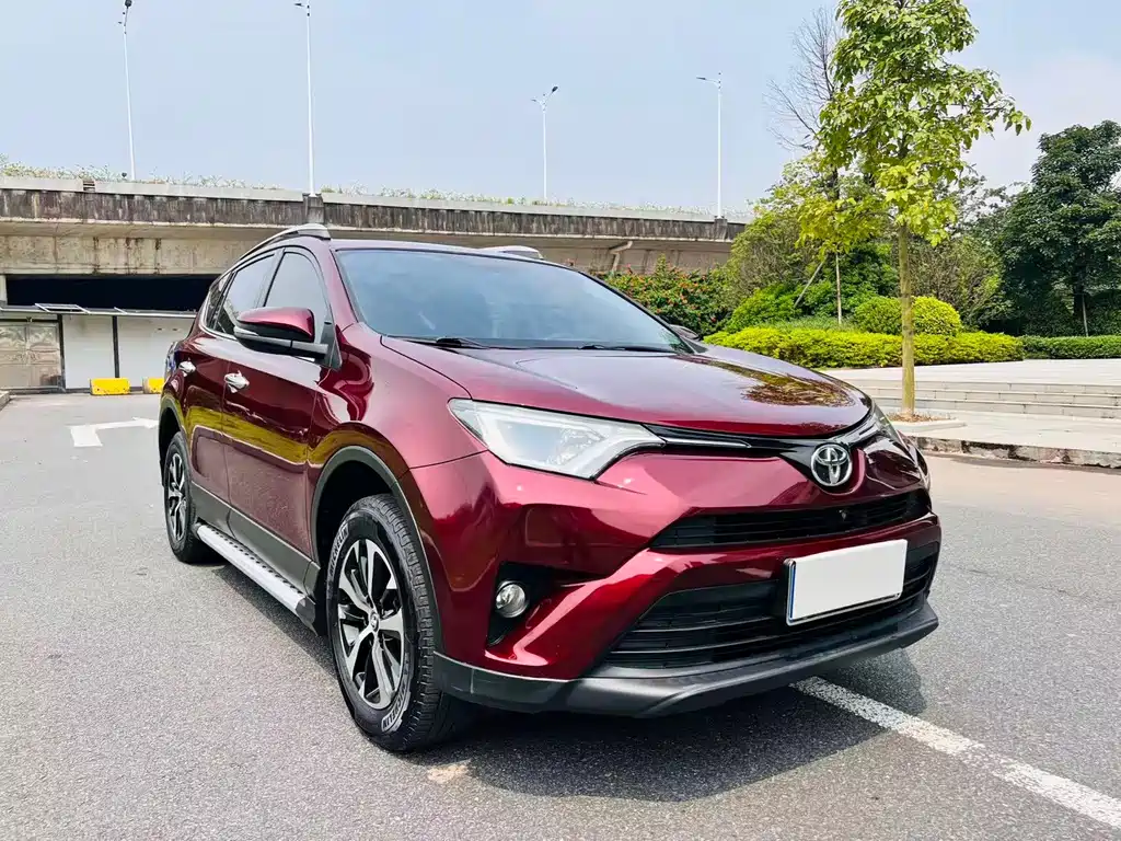 Toyota RAV4 — миниатюра 3