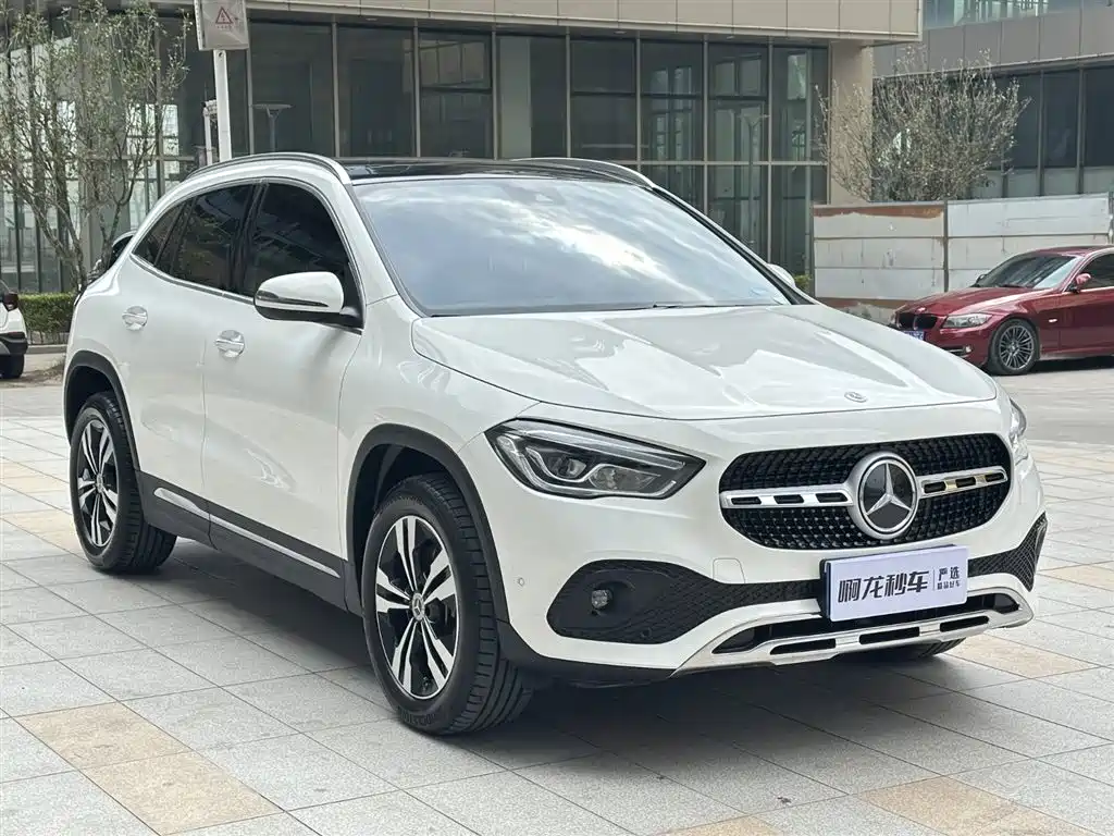 MERCEDES-BENZ GLA