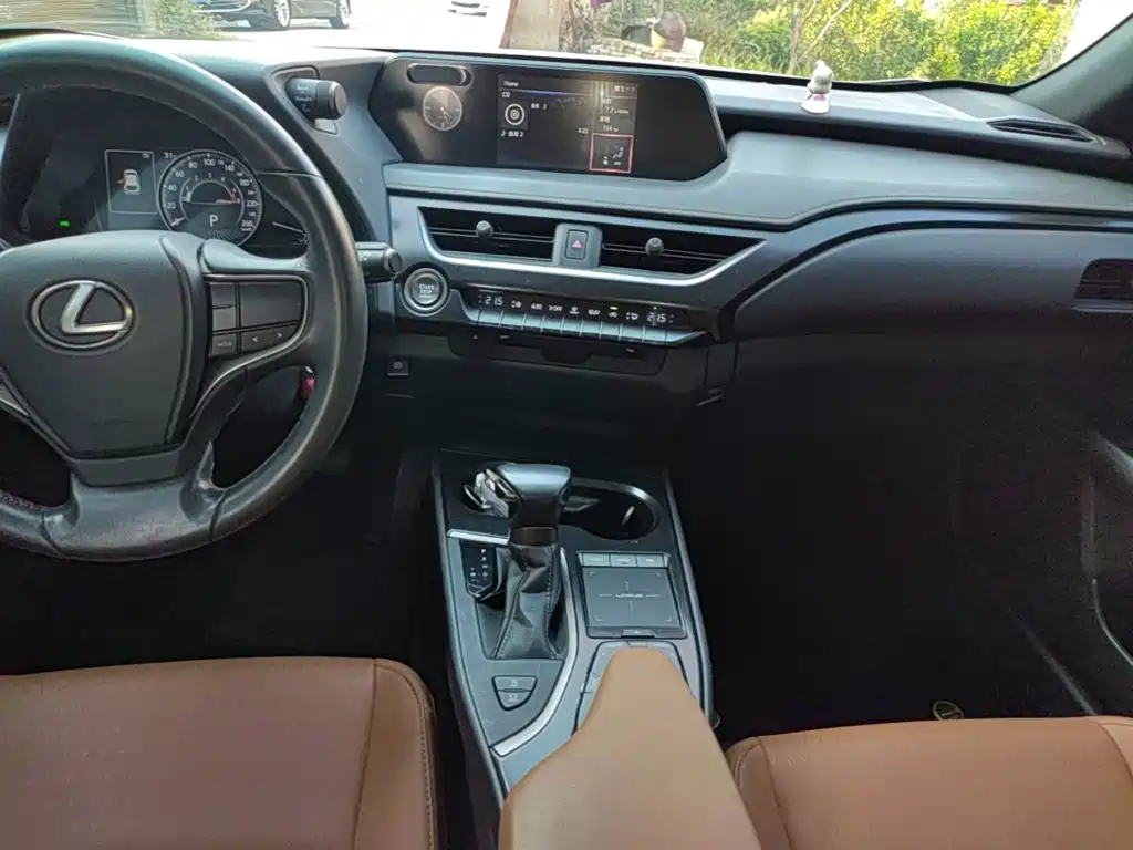 Lexus UX — миниатюра 13