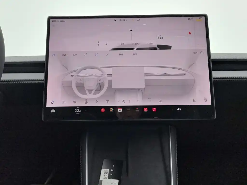 Tesla Model Y — миниатюра 12