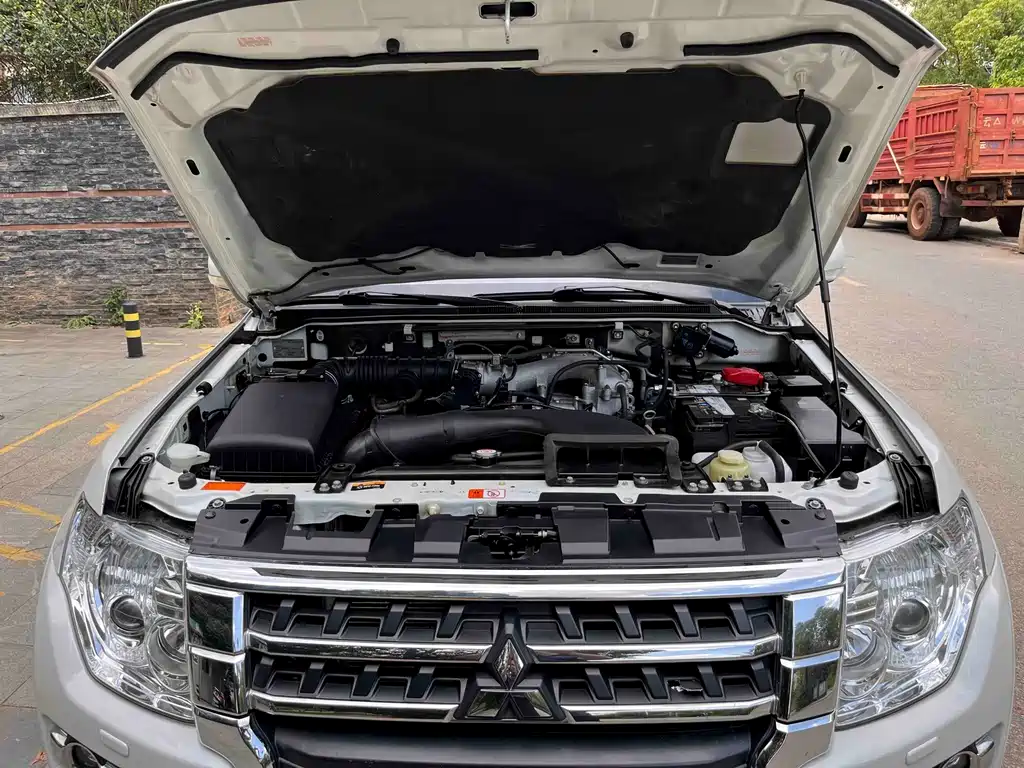 Mitsubishi Pajero (Import) — миниатюра 26