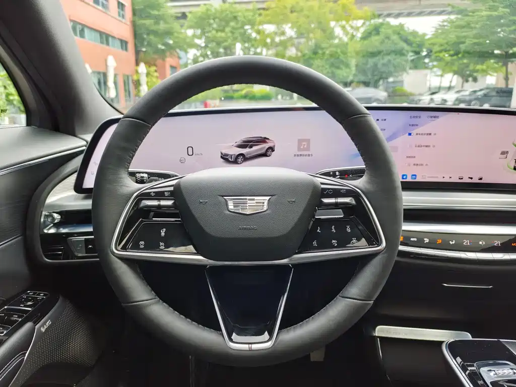 Cadillac Lyriq — миниатюра 12