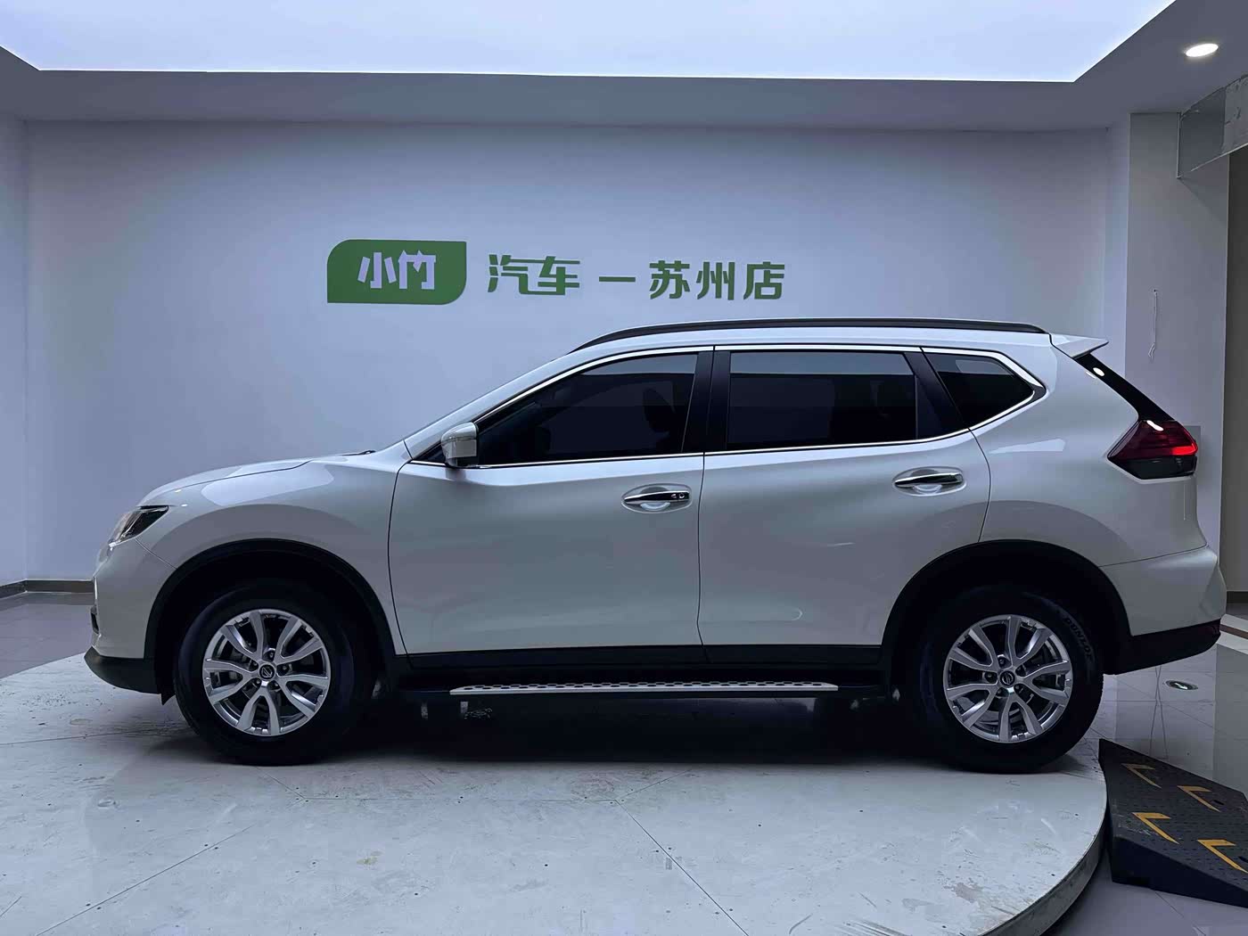 Nissan X-Trail 2.0 л 2023 г. Белый, пробег 19000 км