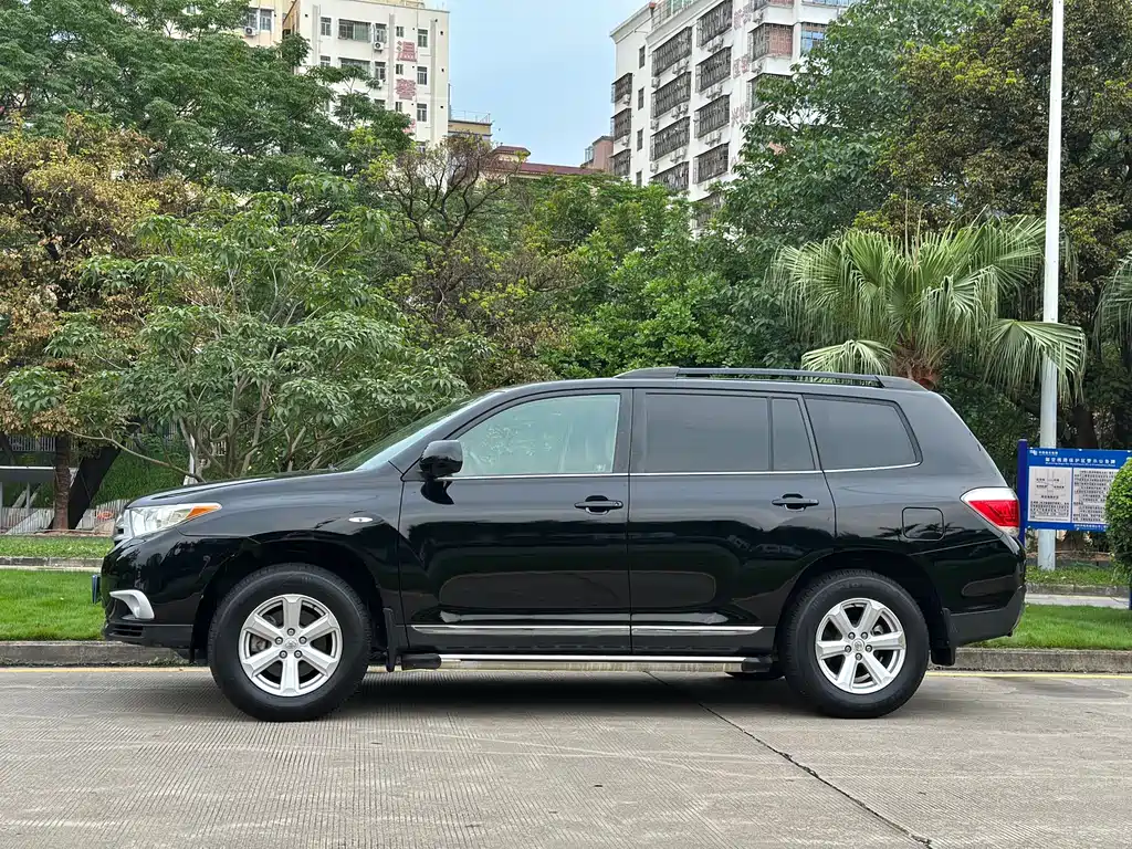 Toyota Highlander 2012 2.7L 7 мест Elite