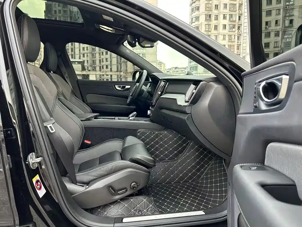 Volvo XC60 PHEV — миниатюра 16