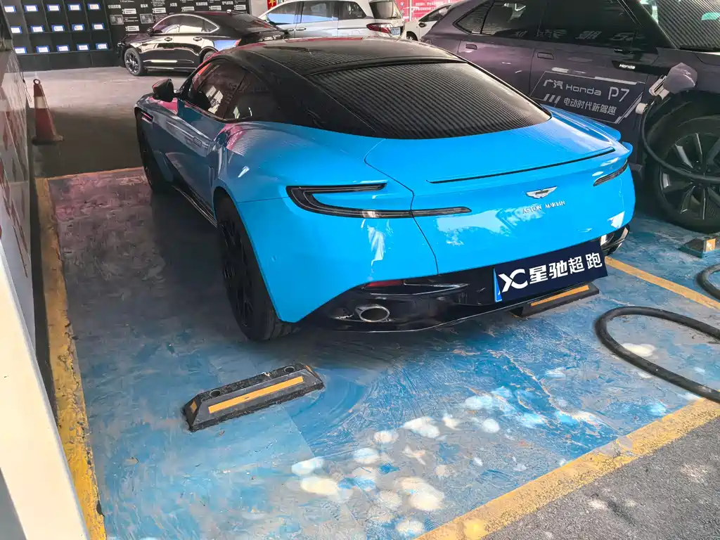 Aston Martin DB11 2019 4.0T V8 Coupe
