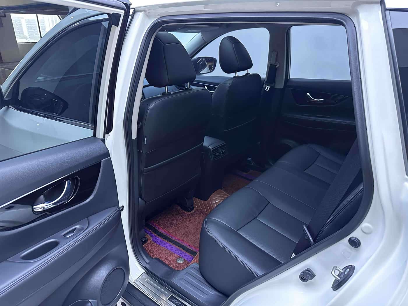 Nissan X-Trail 2.0 л 2023 г. Белый, пробег 19000 км