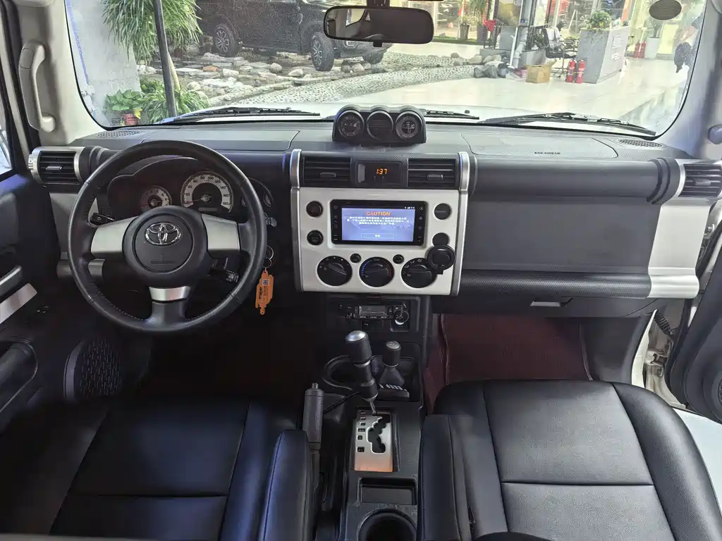 Toyota FJ Cruiser — миниатюра 9
