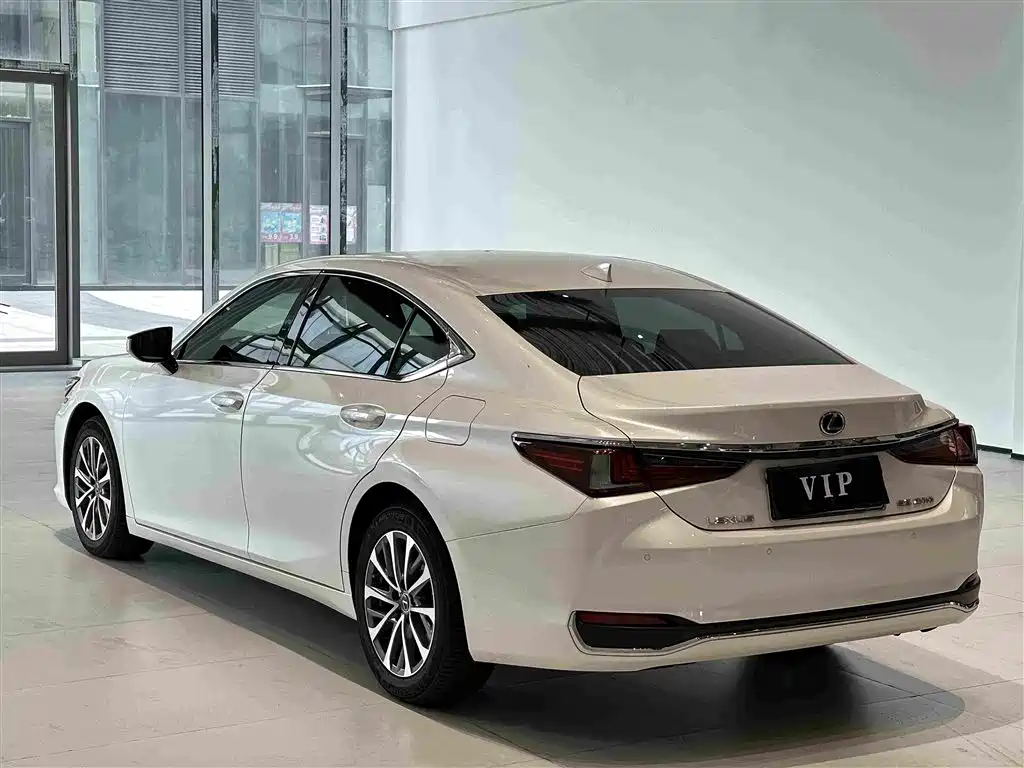 Lexus ES — миниатюра 4