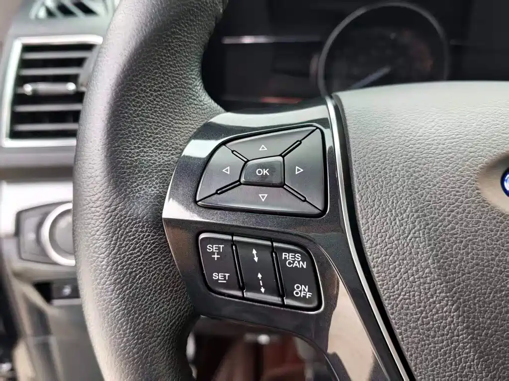 Ford Explorer (Import) — миниатюра 10
