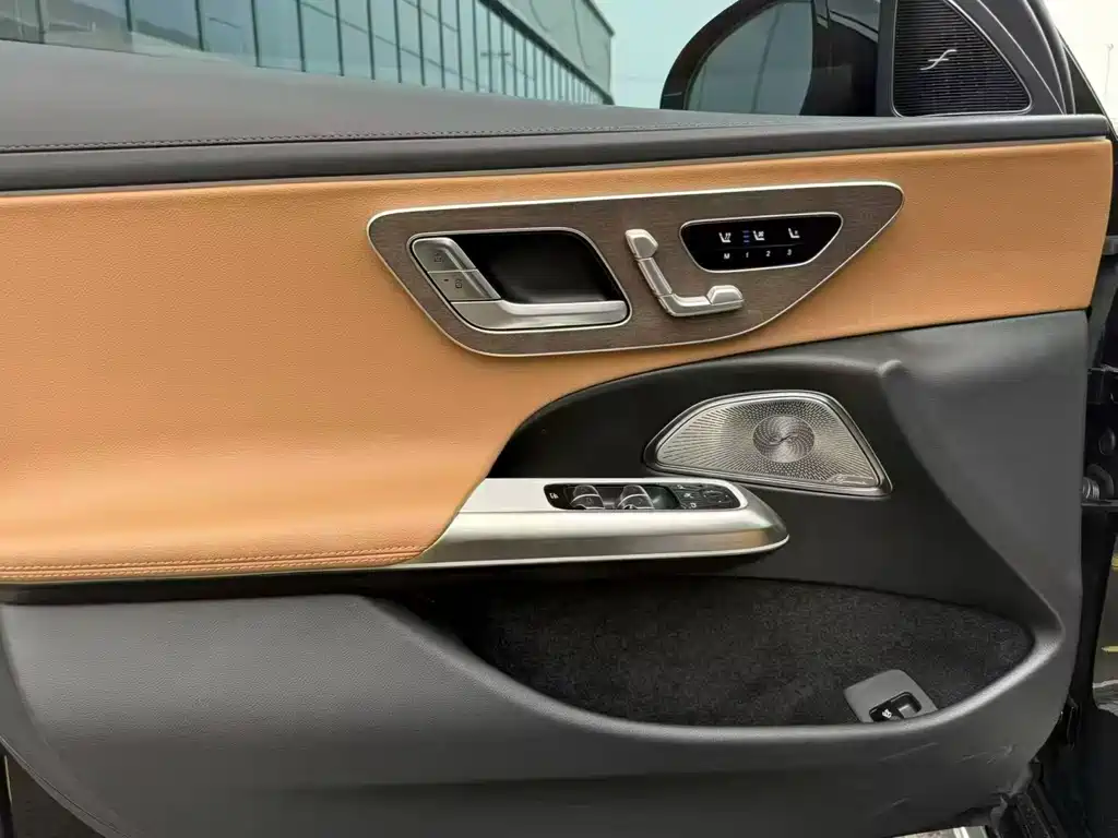 Mercedes-Benz E-Class — миниатюра 6