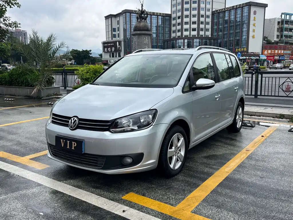Volkswagen Touran 2011