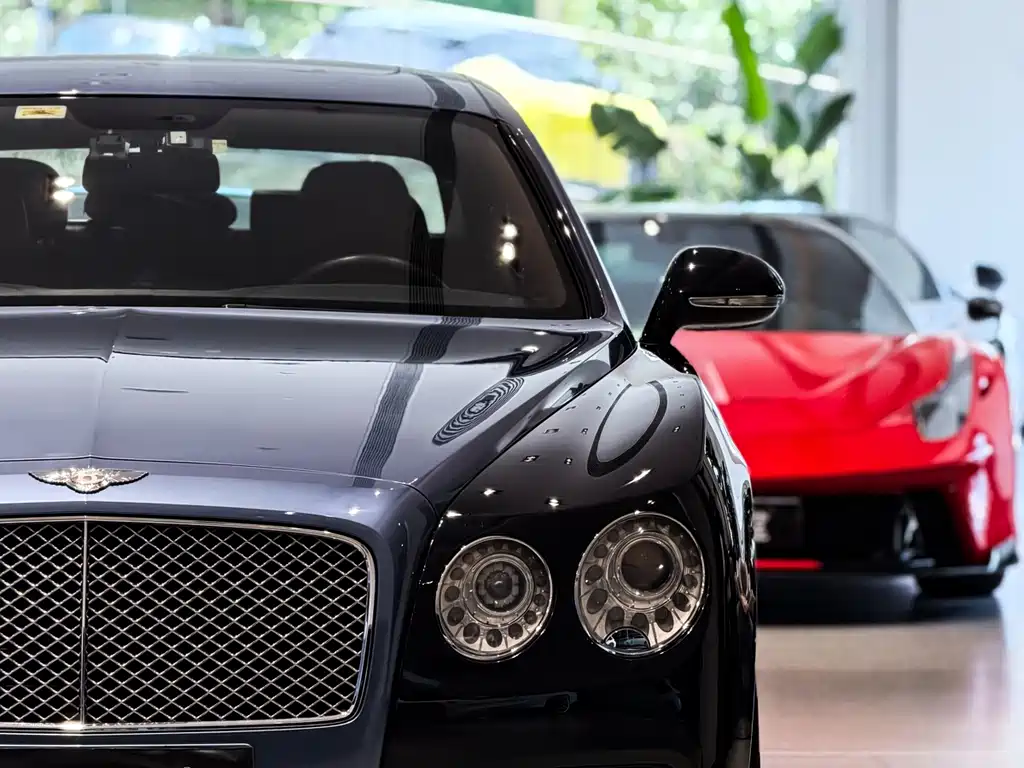 Bentley Flying Spur 4.0T V8 Standard Edition, фото 3