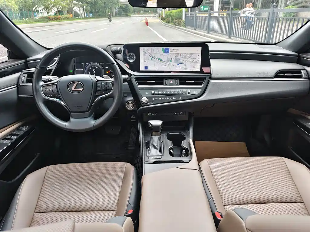 Lexus ES 2022 300h Premium