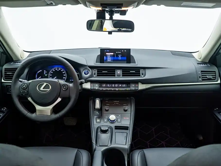 Lexus CT — миниатюра 18