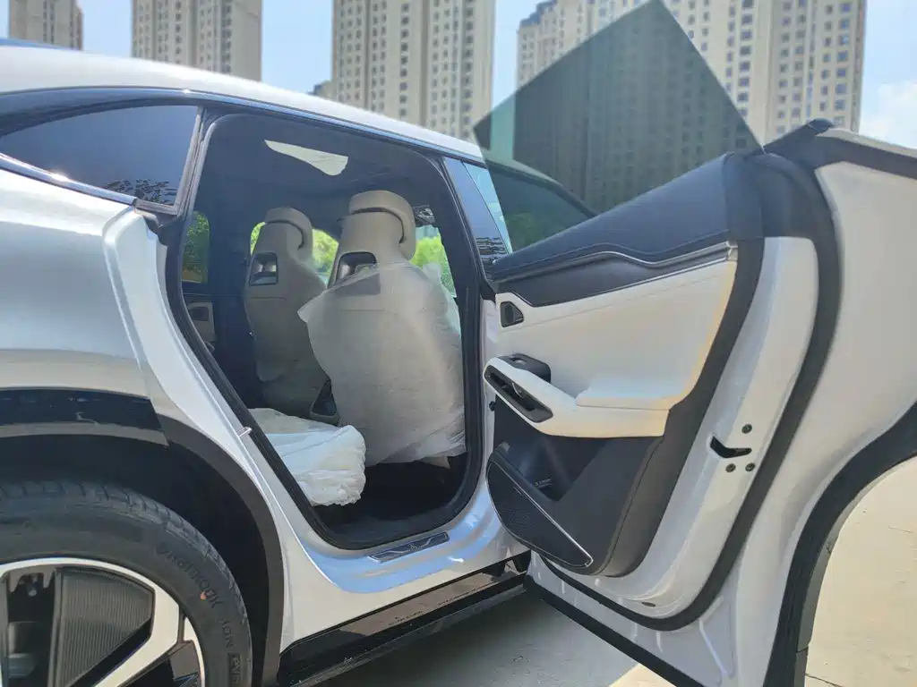 BYD L EV — миниатюра 9