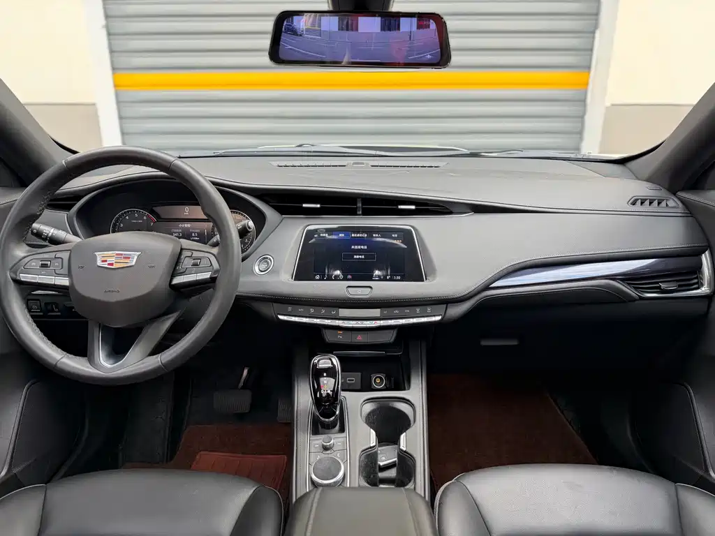 CADILLAC XT4