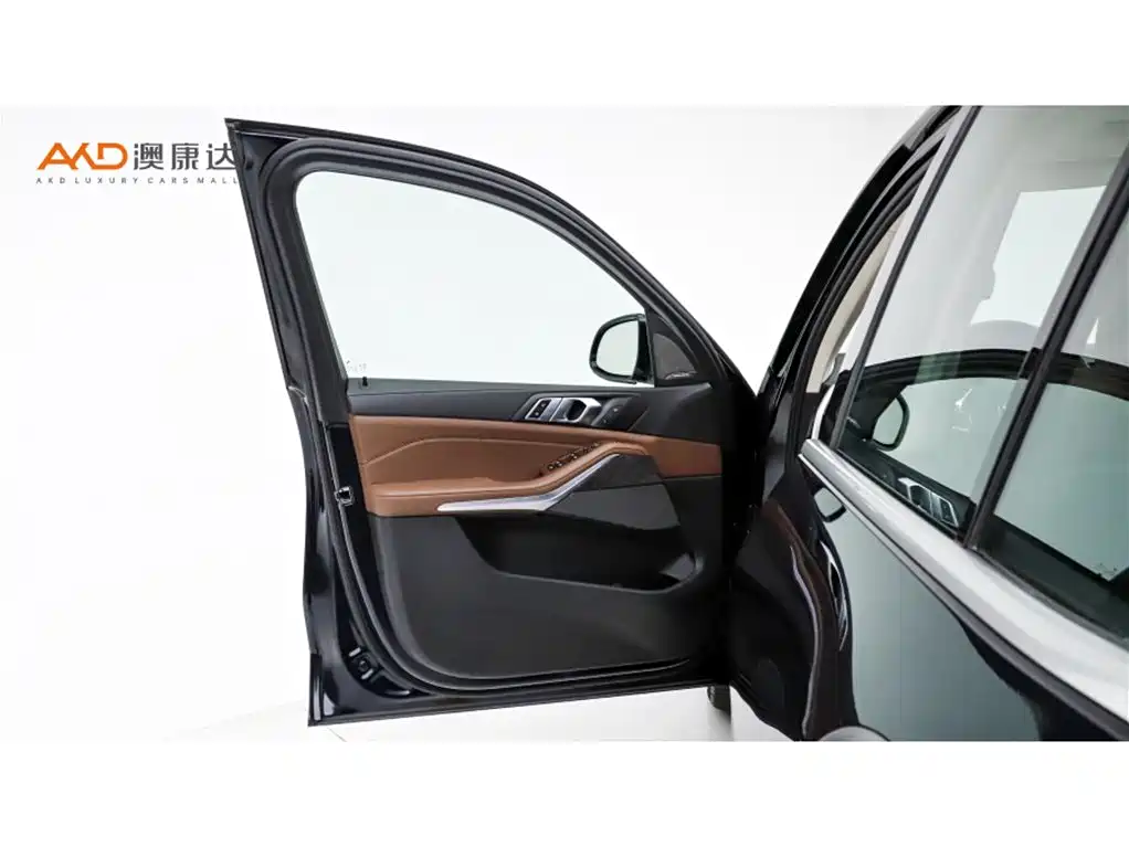 BMW X5 (Import) - фото 10