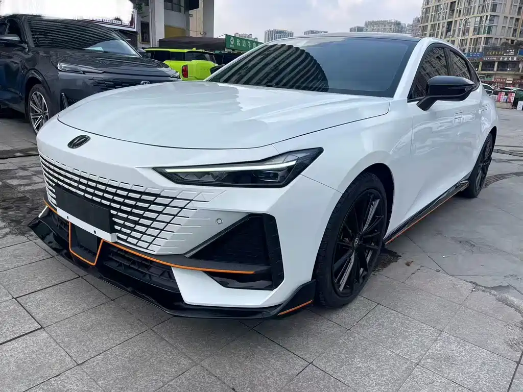 2022 Changan UNI-V - zdjęcie 1 z 9