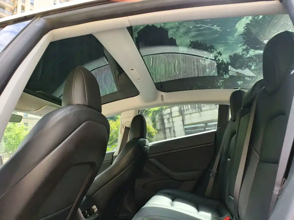 Tesla Model 3 — миниатюра 12