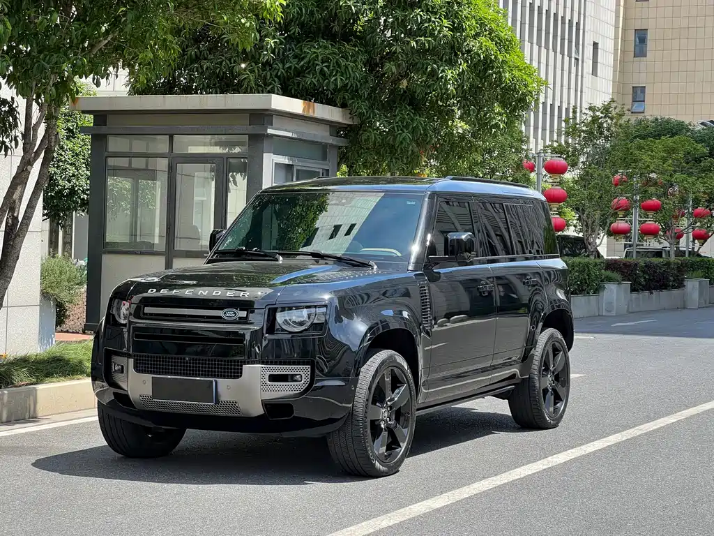 Land Rover Defender 2025