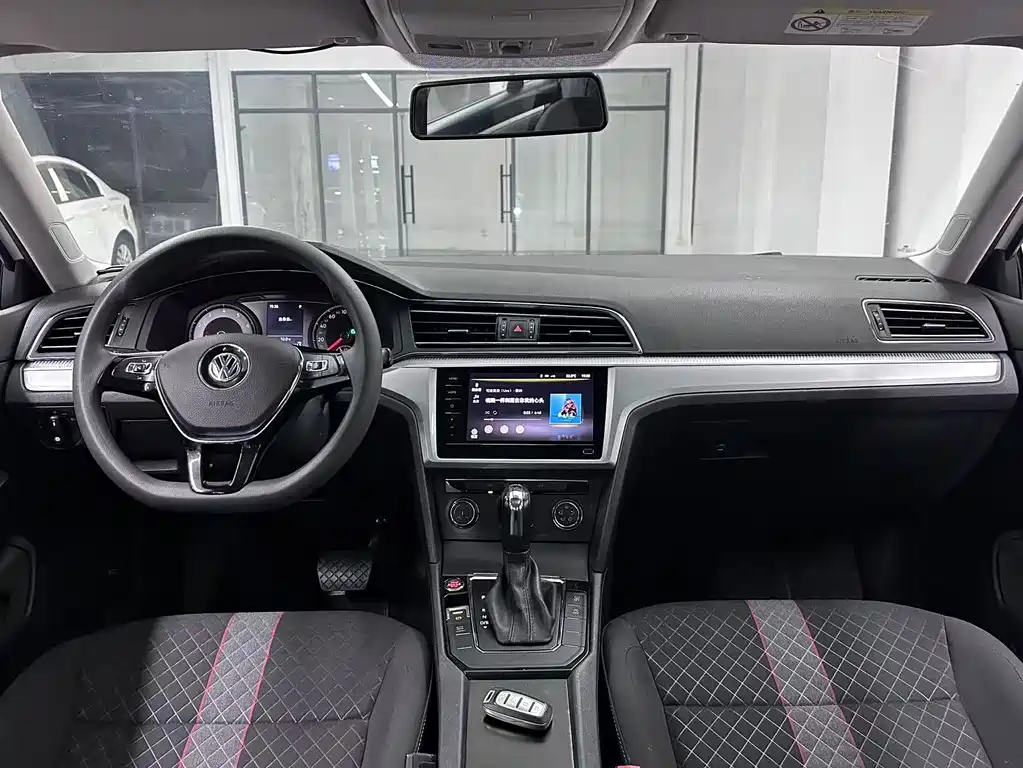 Volkswagen Lamando 2021 230TSI DSG