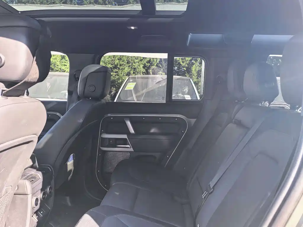 Land Rover Defender — миниатюра 9
