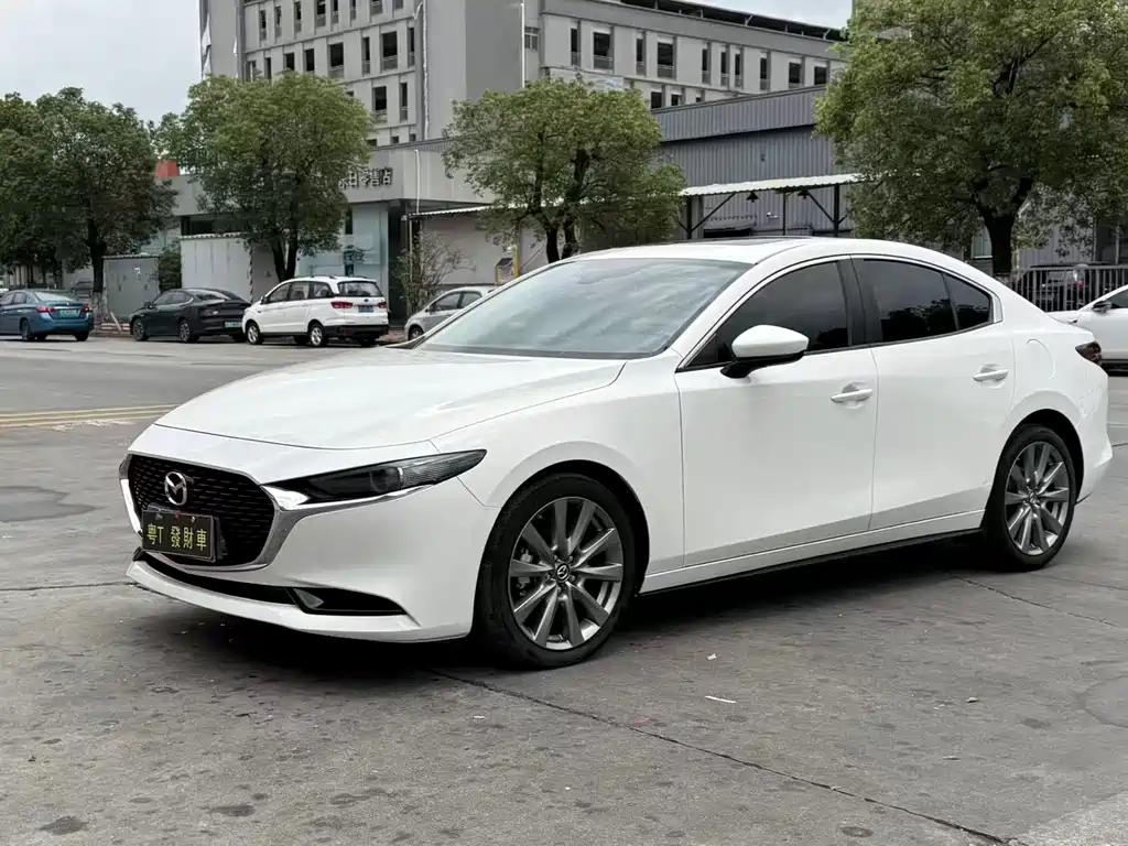 Mazda 3 Axela 2024