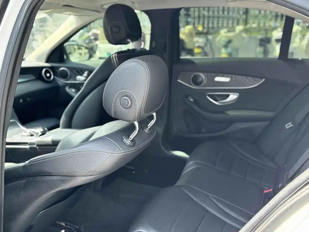 Mercedes-Benz C-Class — миниатюра 6